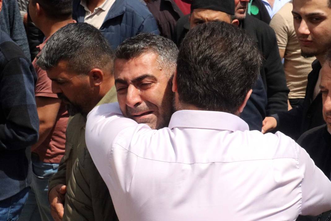 Gaziantep’ten yürek yakan fotoğraf! Yan yana toprağa verildiler 18